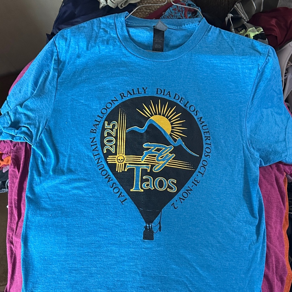 NWOT Taos Mountain Balloon Rally Blue T-Shirt Size L